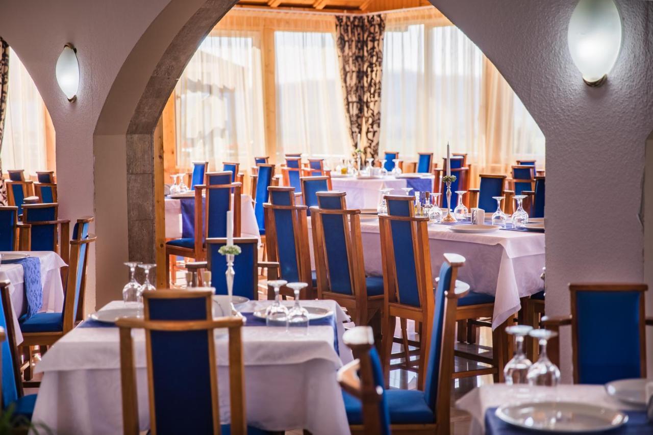 Hotel Europa Kokeltal Albesti  Bagian luar foto