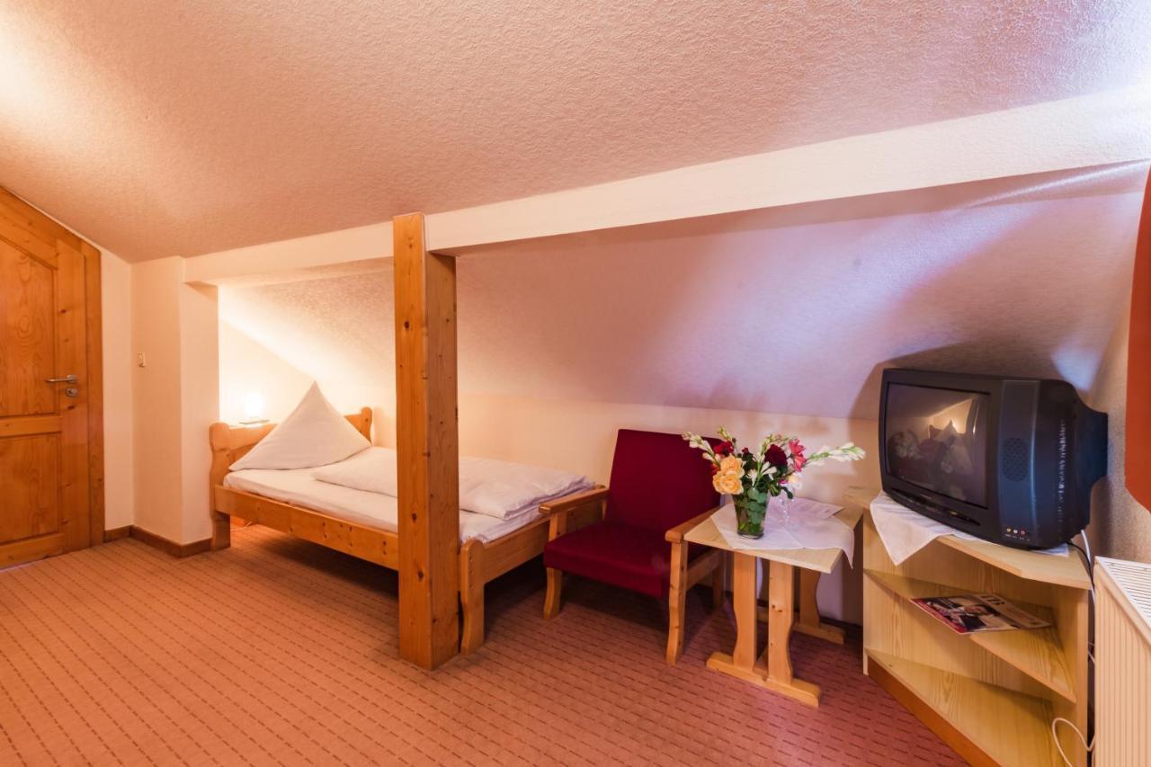 Hotel Europa Kokeltal Albesti  Bagian luar foto